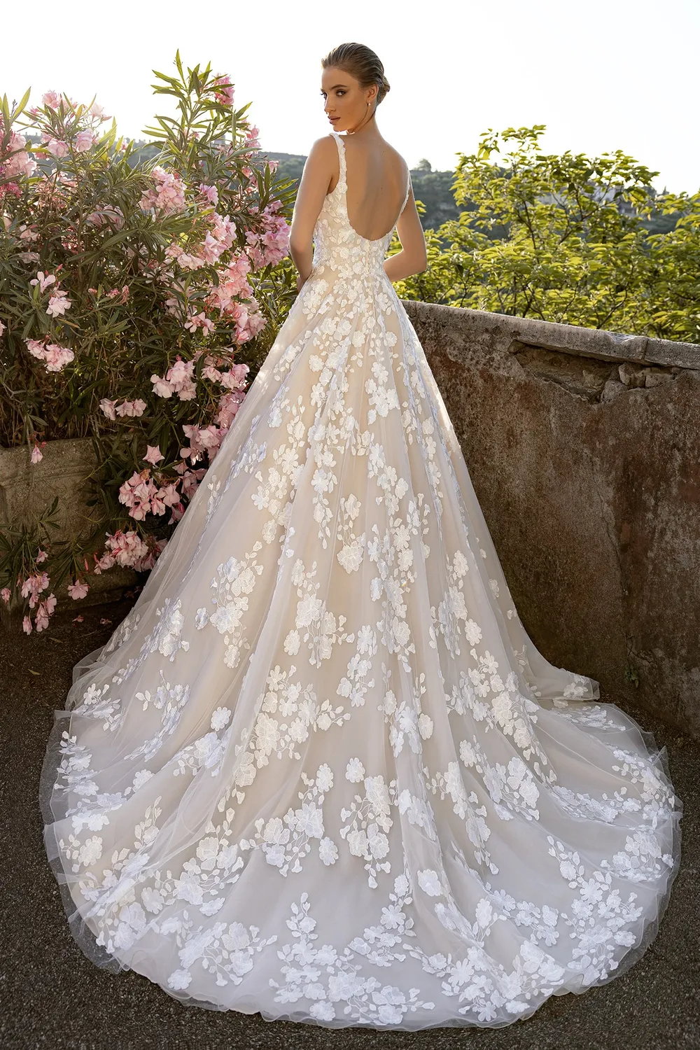 Bella by Eglantine BEL22425 brudekjole