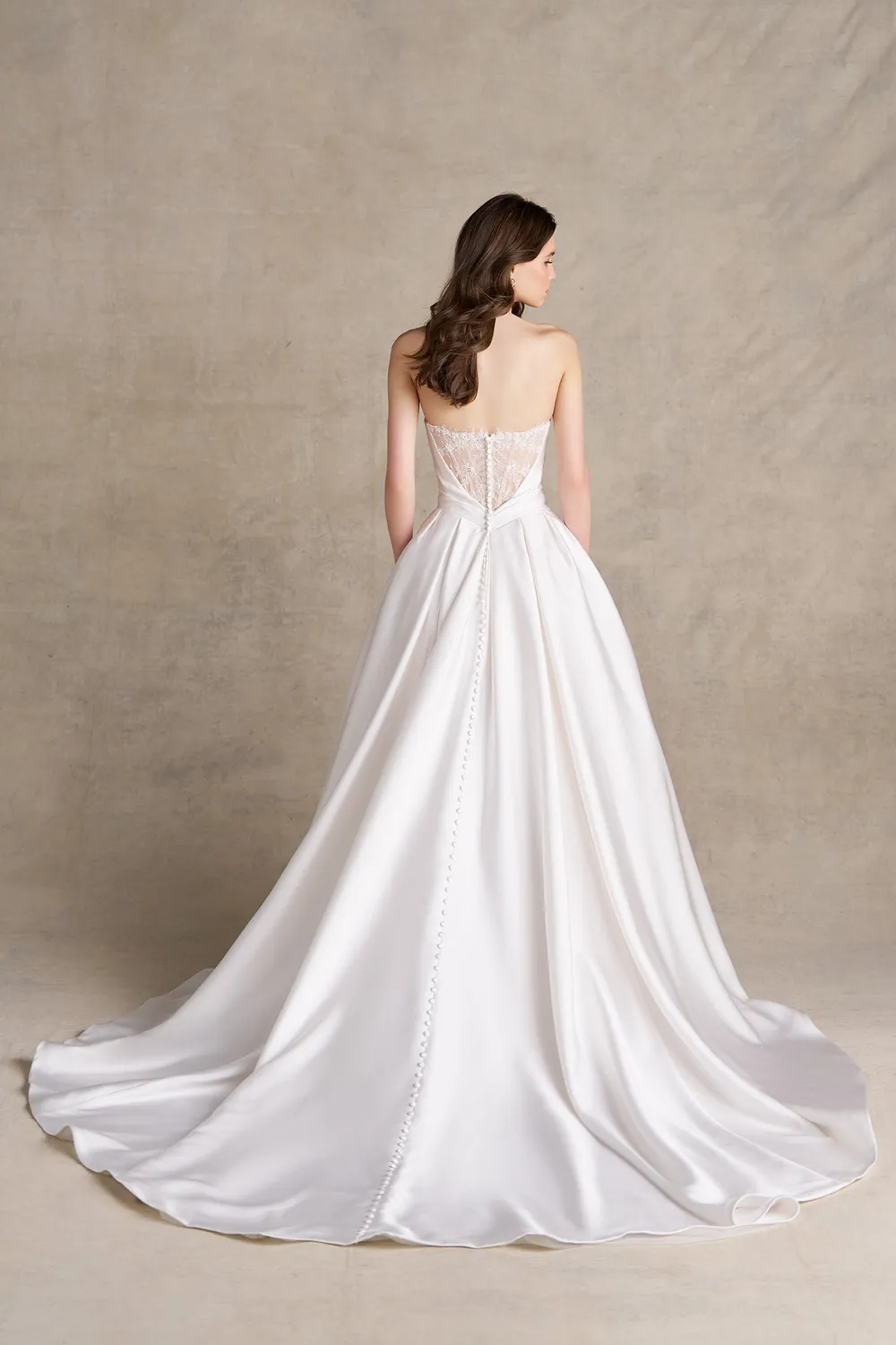Allure Bridal Allure Romance R3975 brudekjole Ivory/Nude mikado ballgown