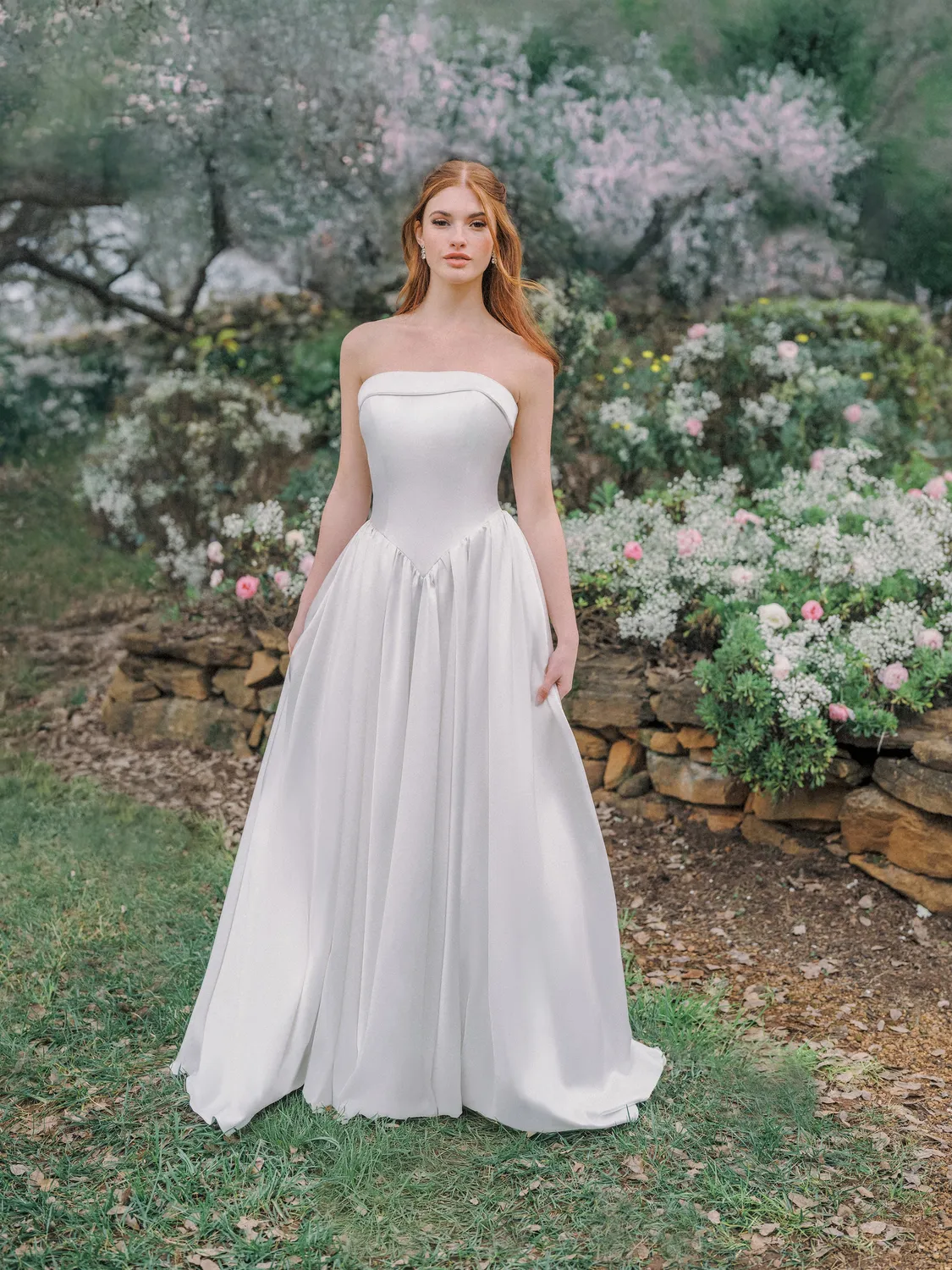 Allure Romance R3988 brudekjole ivory satin A-facon