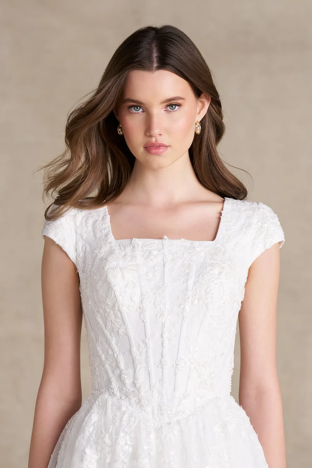 Allure Modest M808NC A-line brudekjole i ivory blonde