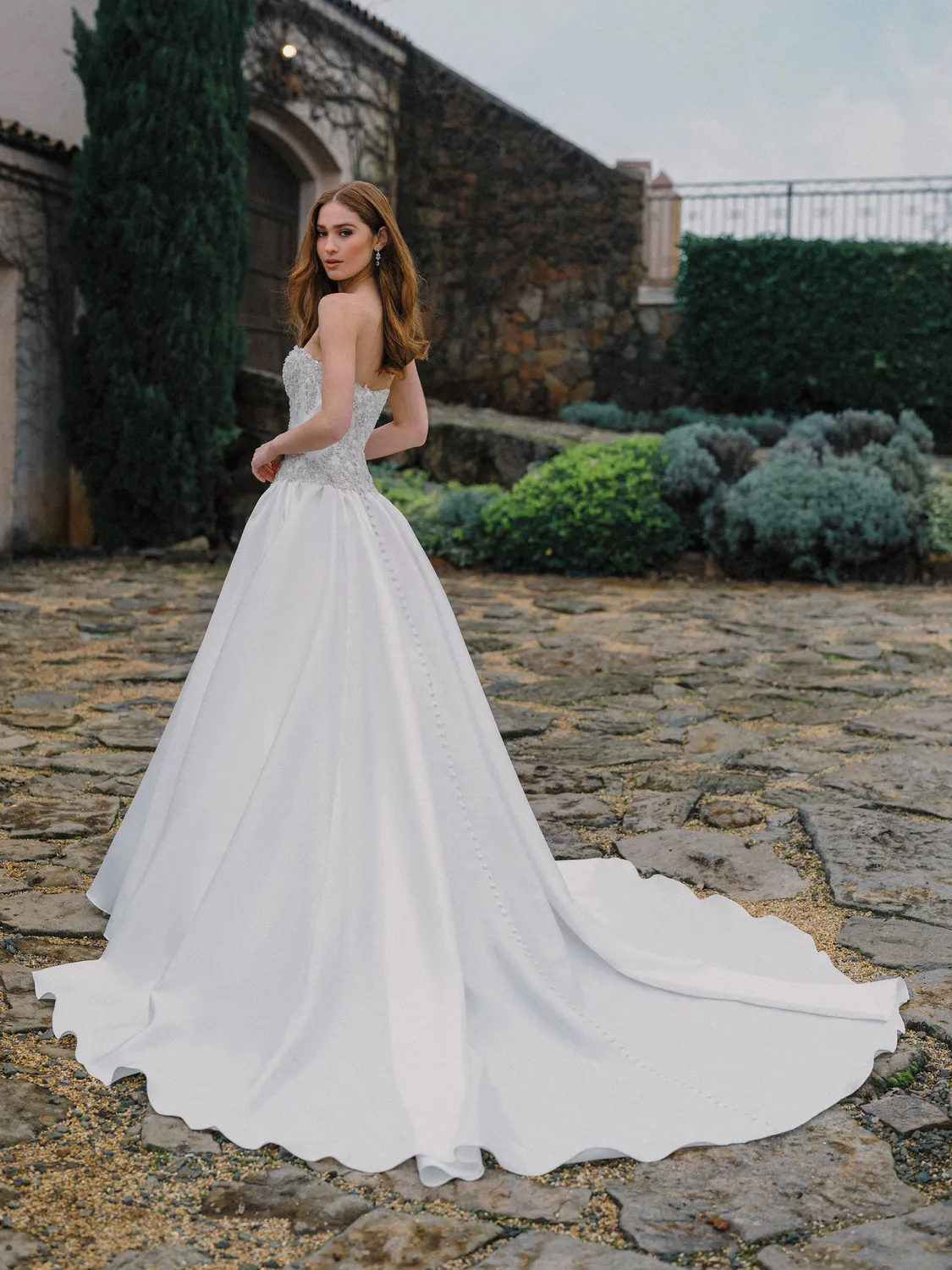 Allure Bridals A1487 brudekjole ivory/silver mikado