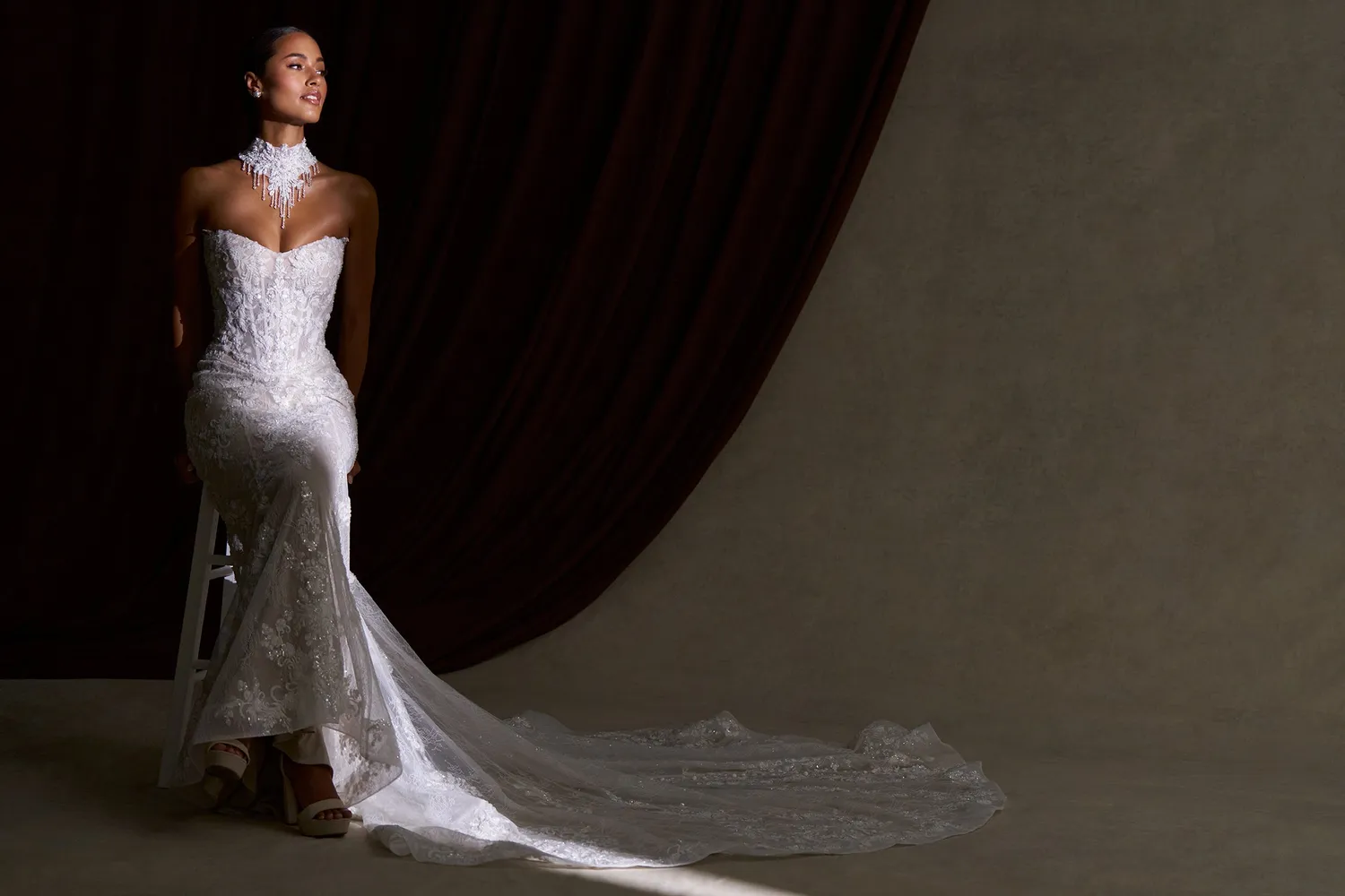 Allure Couture CP93 brudechoker blonde ivory