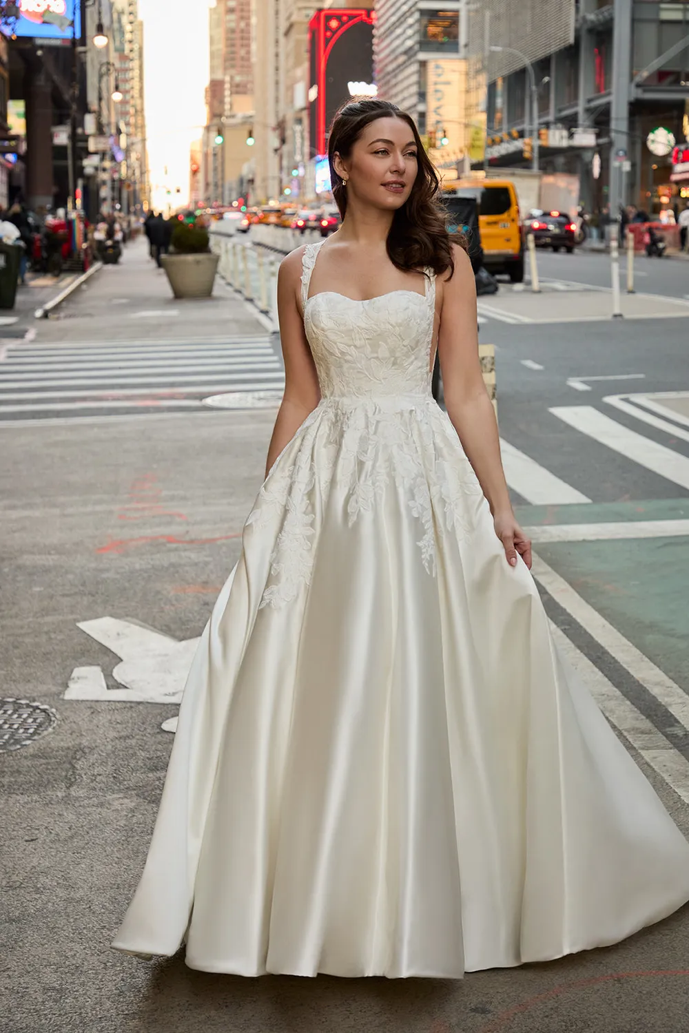 Allure Bridal MJ1291 Charley brudekjole Ivory/Nude satin blonde