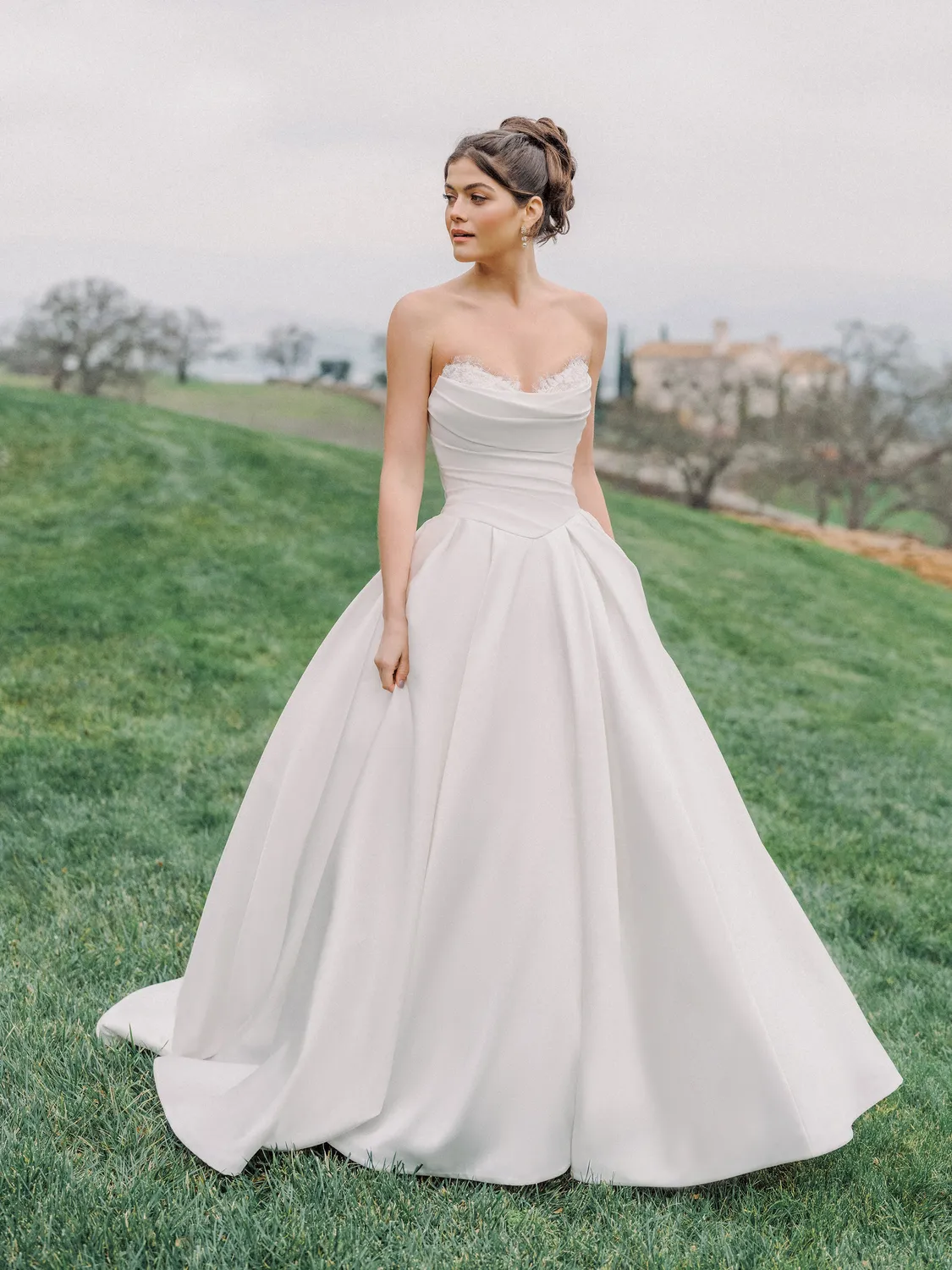 Allure Bridal Allure Romance R3975 brudekjole Ivory/Nude mikado ballgown