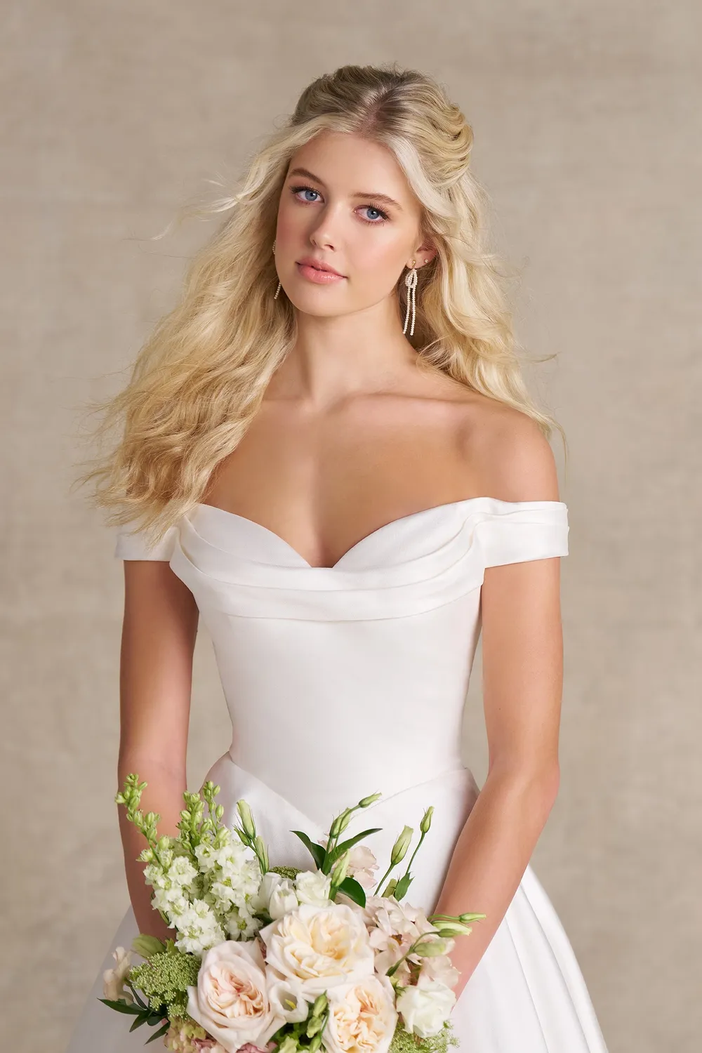 Allure Bridal R3982 brudekjole Ivory mikado sweetheart