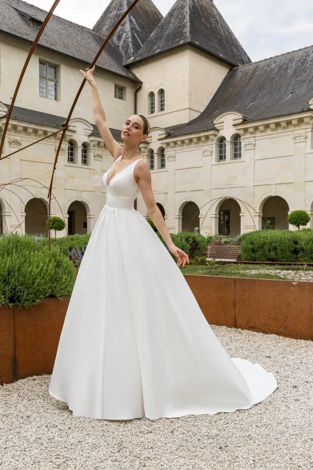 Bella by Eglantine BEL22624 brudekjole