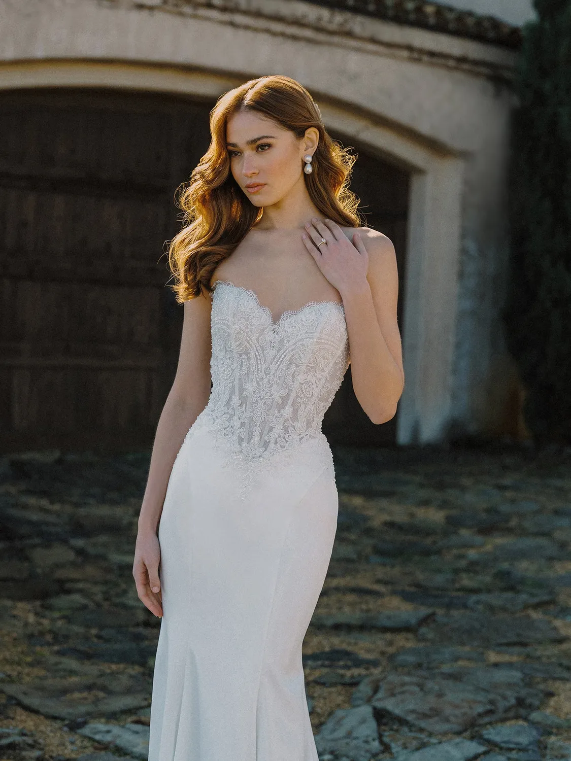 Allure A1480 brudekjole satin ivory nude fit-flare