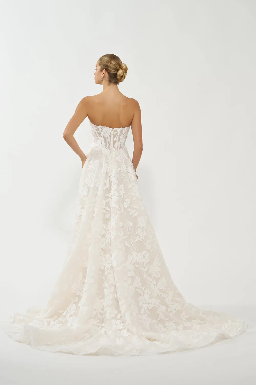 Allure Bridal Madison James MJ1207 Devin brudekjole Ivory/Nude blondetyl