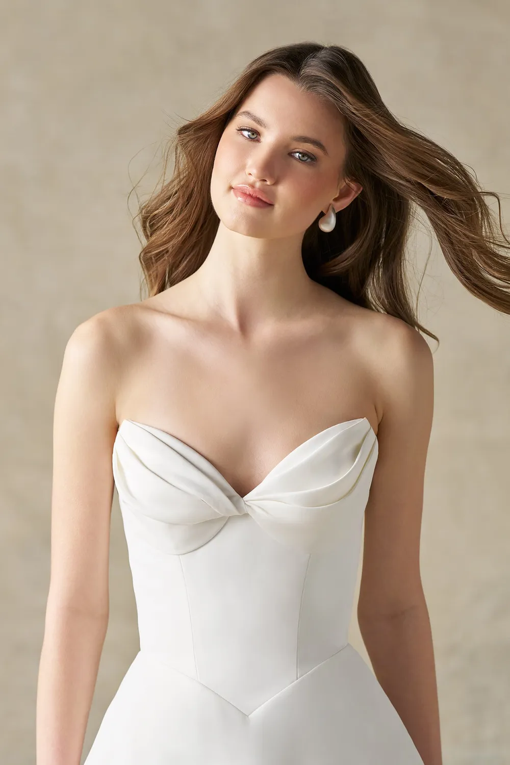 Allure Bridal A1474 brudekjole Ivory satin basque waist