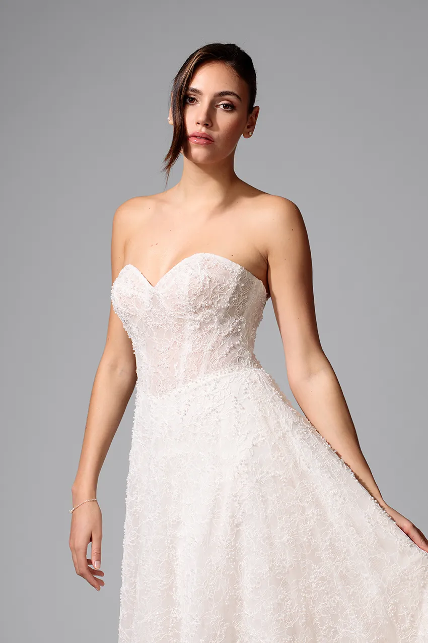 Bella by Eglantine BEL22714 brudekjole med cape ivory