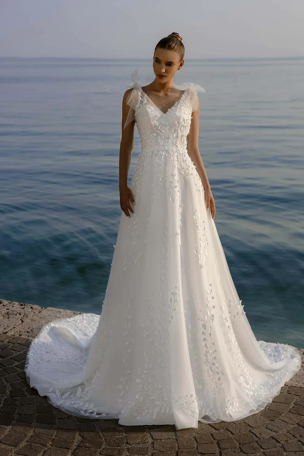 Bella by Eglantine BEL22404 brudekjole elegant model