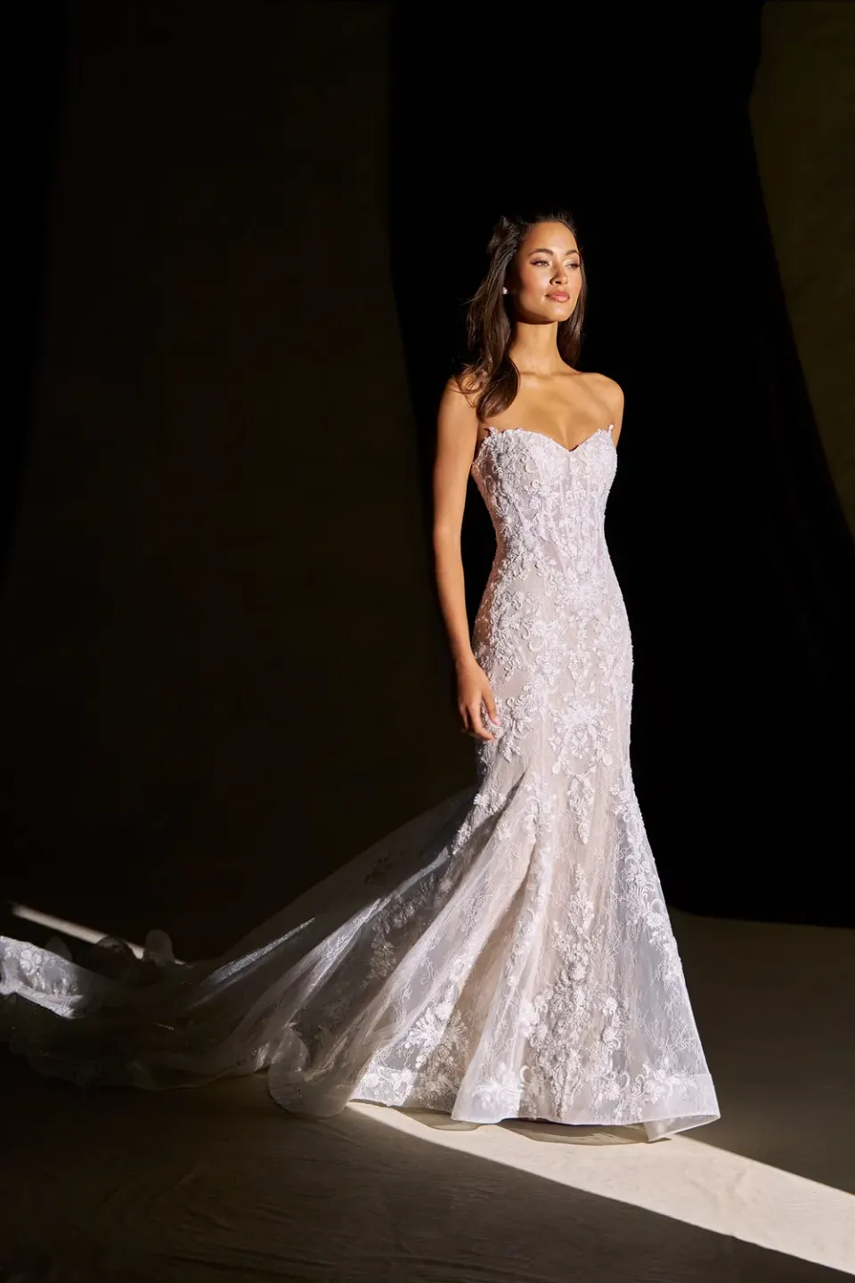 Allure Bridal Couture C844 brudekjole blonde stropløs ivory
