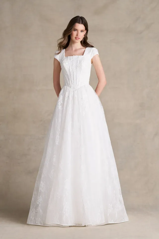 Allure Modest M808NC A-line brudekjole i ivory blonde