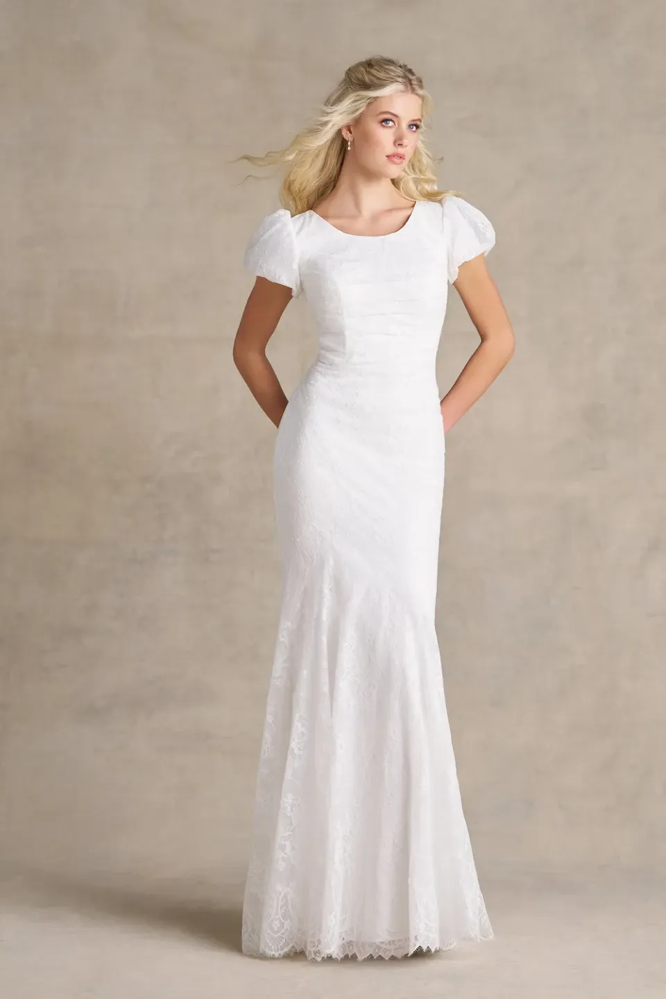 Allure Modest M803 brudekjole i ivory med blonde