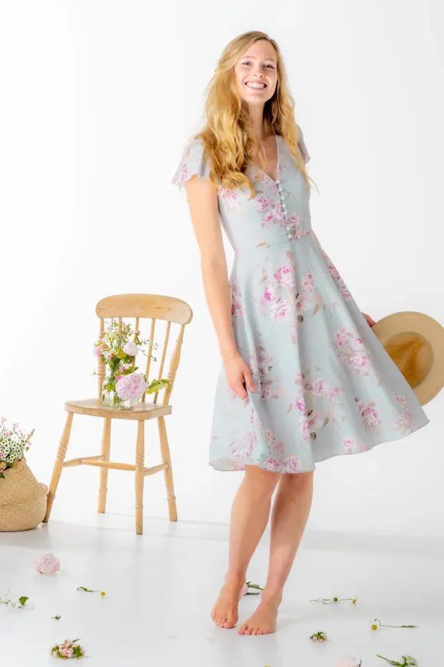 Sanna Lindström Midsommar Kleid “Ljungby” Pfingstrosen kjole
