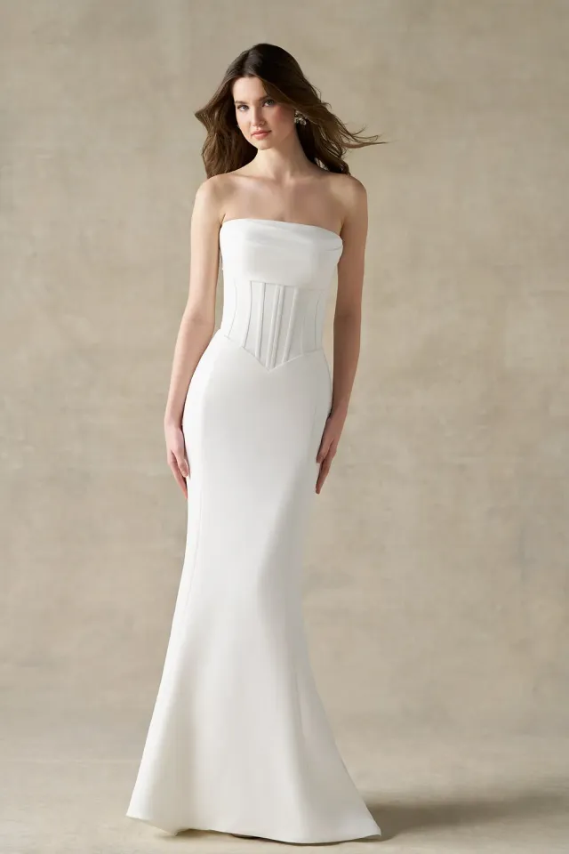 Allure Bridal A1496 brudekjole ivory i crepe med basque-talje