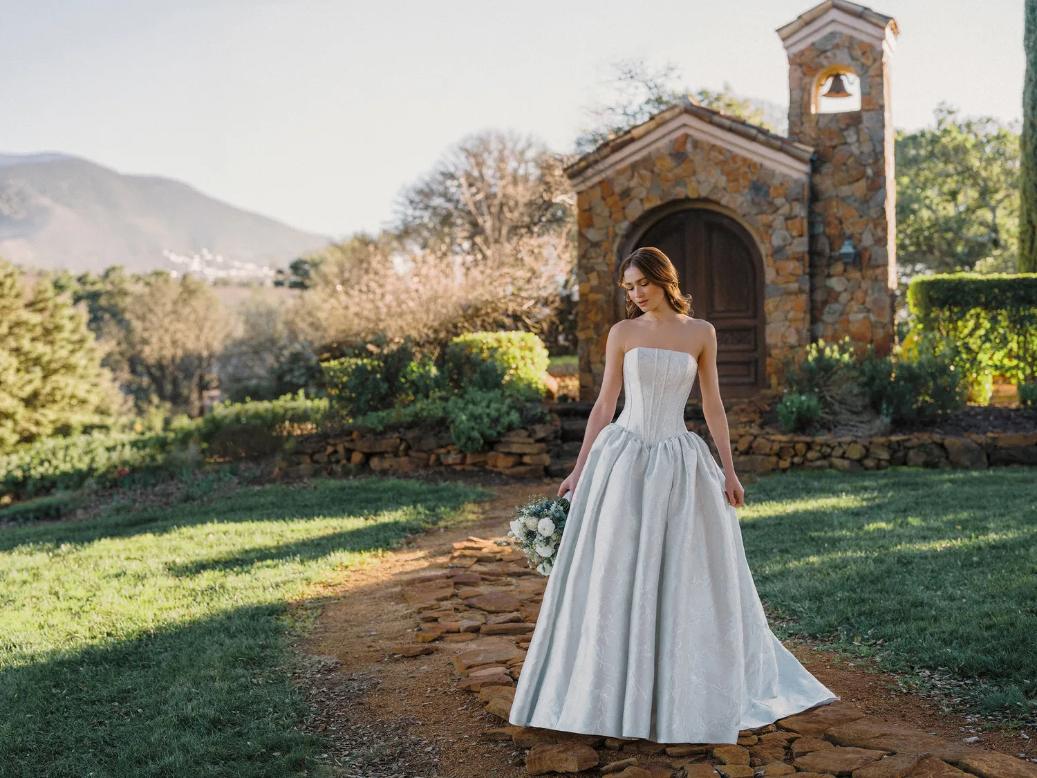 Allure Bridals A1482 brudekjole sølv brokade