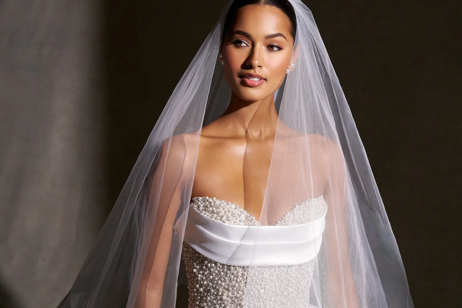 Allure Couture C846 brudekjole ivory perler mikado
