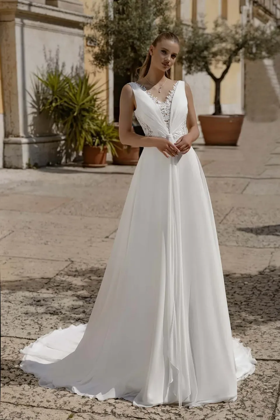 Bella by Eglantine BEL22429 brudekjole