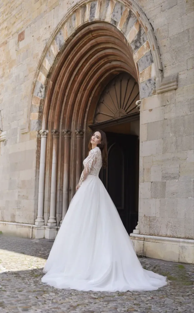 Bella by Eglantine BEL22512 brudekjole standardmodel