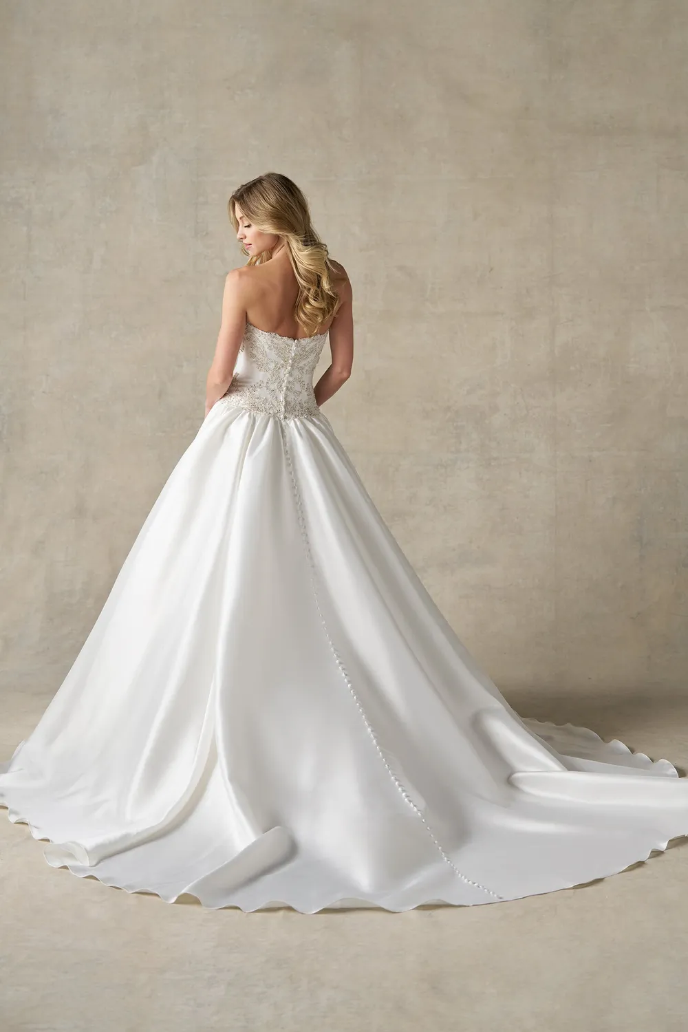Allure Bridals A1487 brudekjole ivory/silver mikado