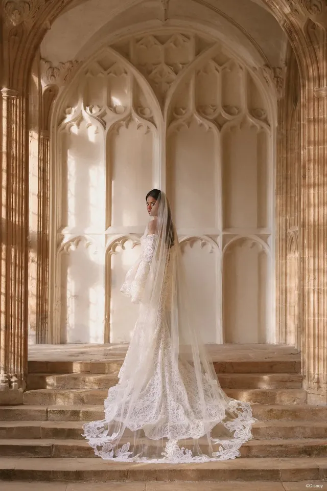 Allure Bridal Disney Jasmine DV54 brudslør ivory katedral blonde
