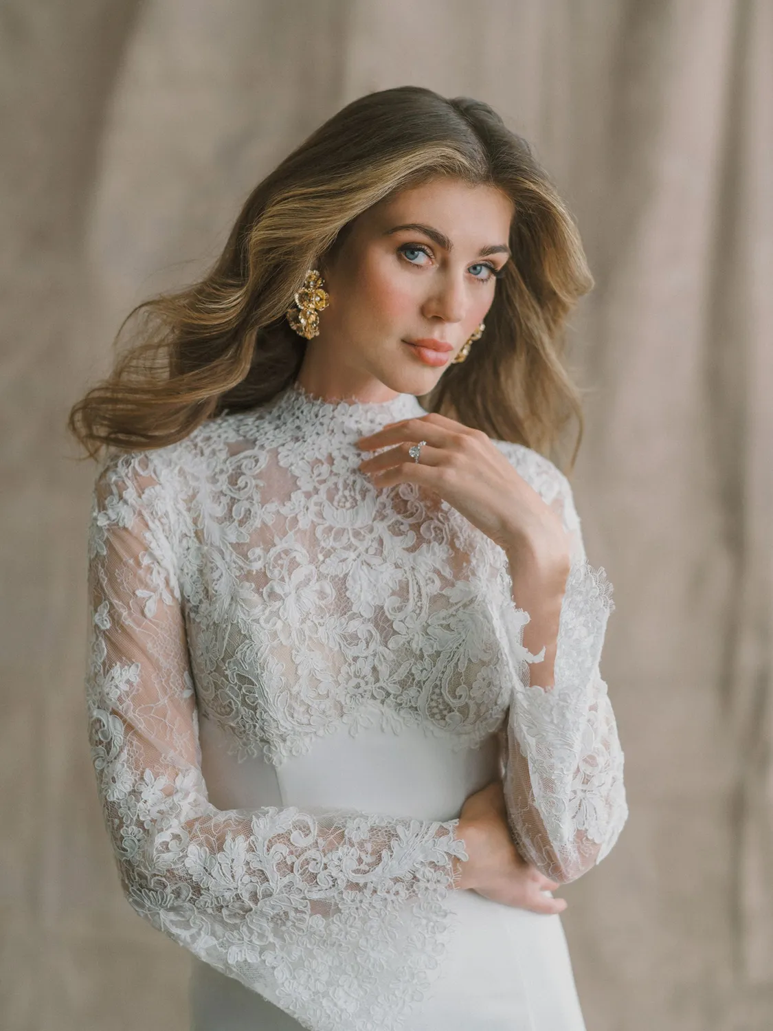 Allure Abella E626 Charlene brudekjole ivory/champagne med lange ærmer