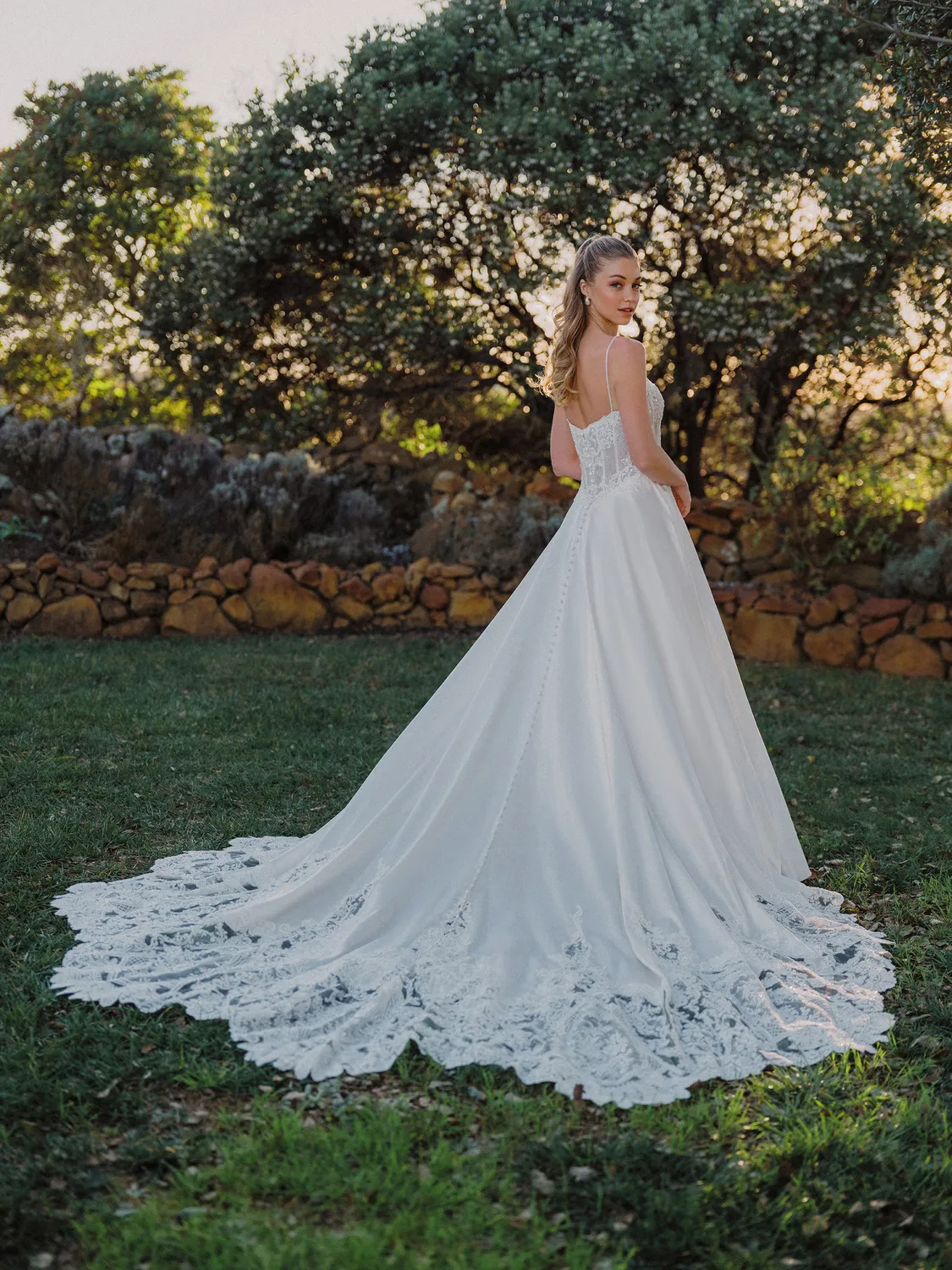 Allure A1494 brudekjole ivory satin A-facon