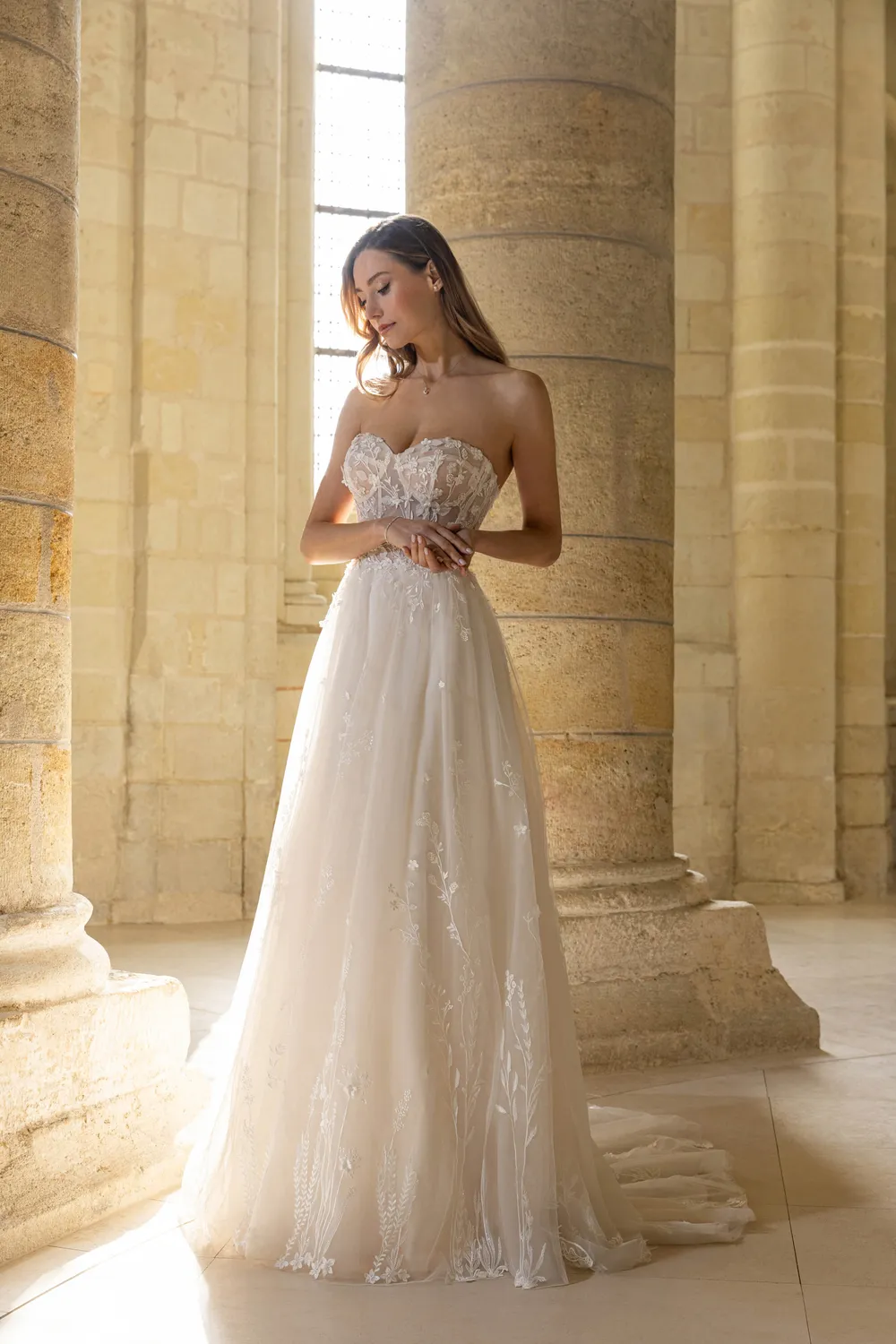 Bella by Eglantine BEL22625 brudekjole