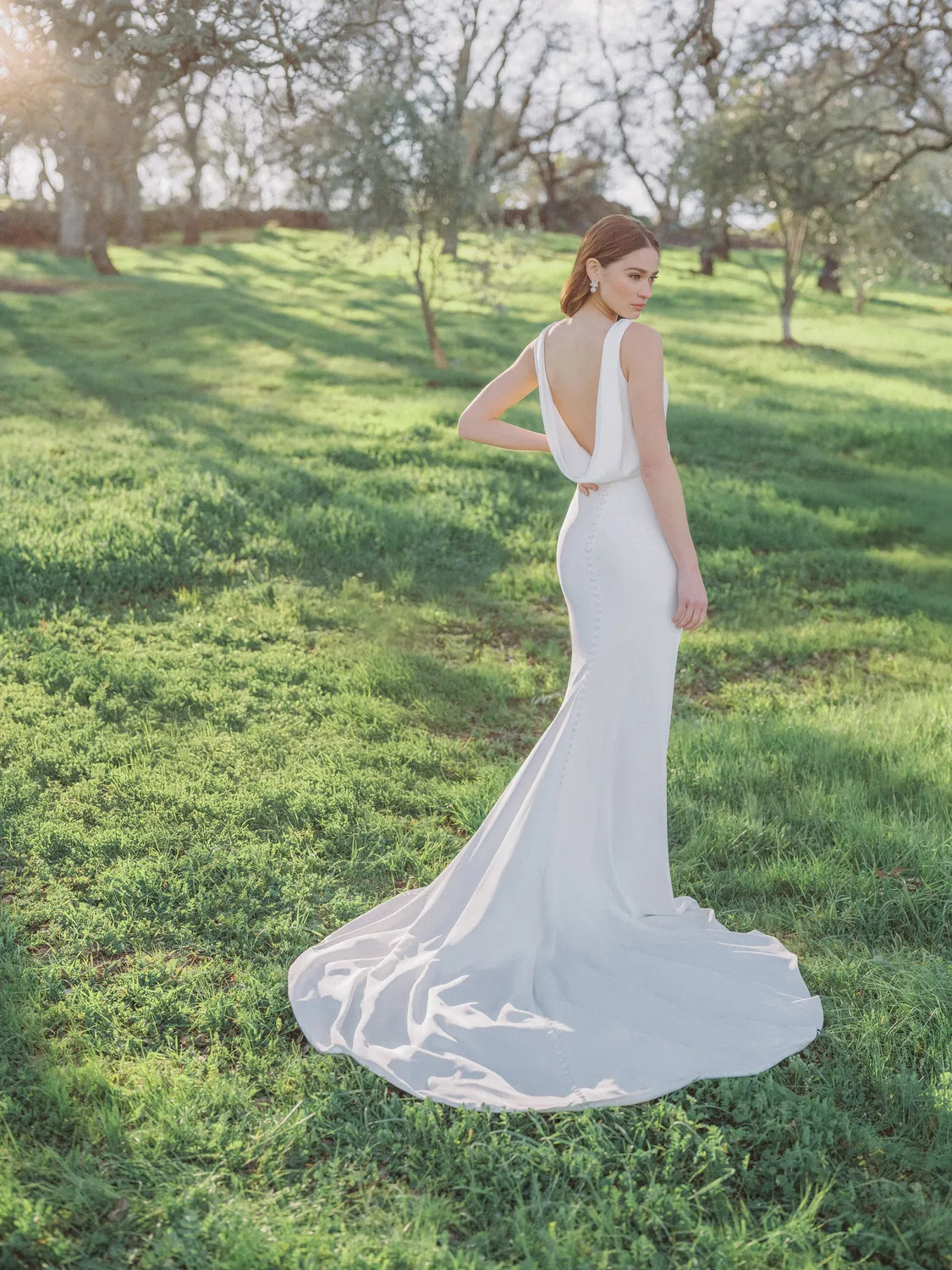 Allure Bridal Allure Romance R3986 brudekjole Ivory satin med cowl-udskæring