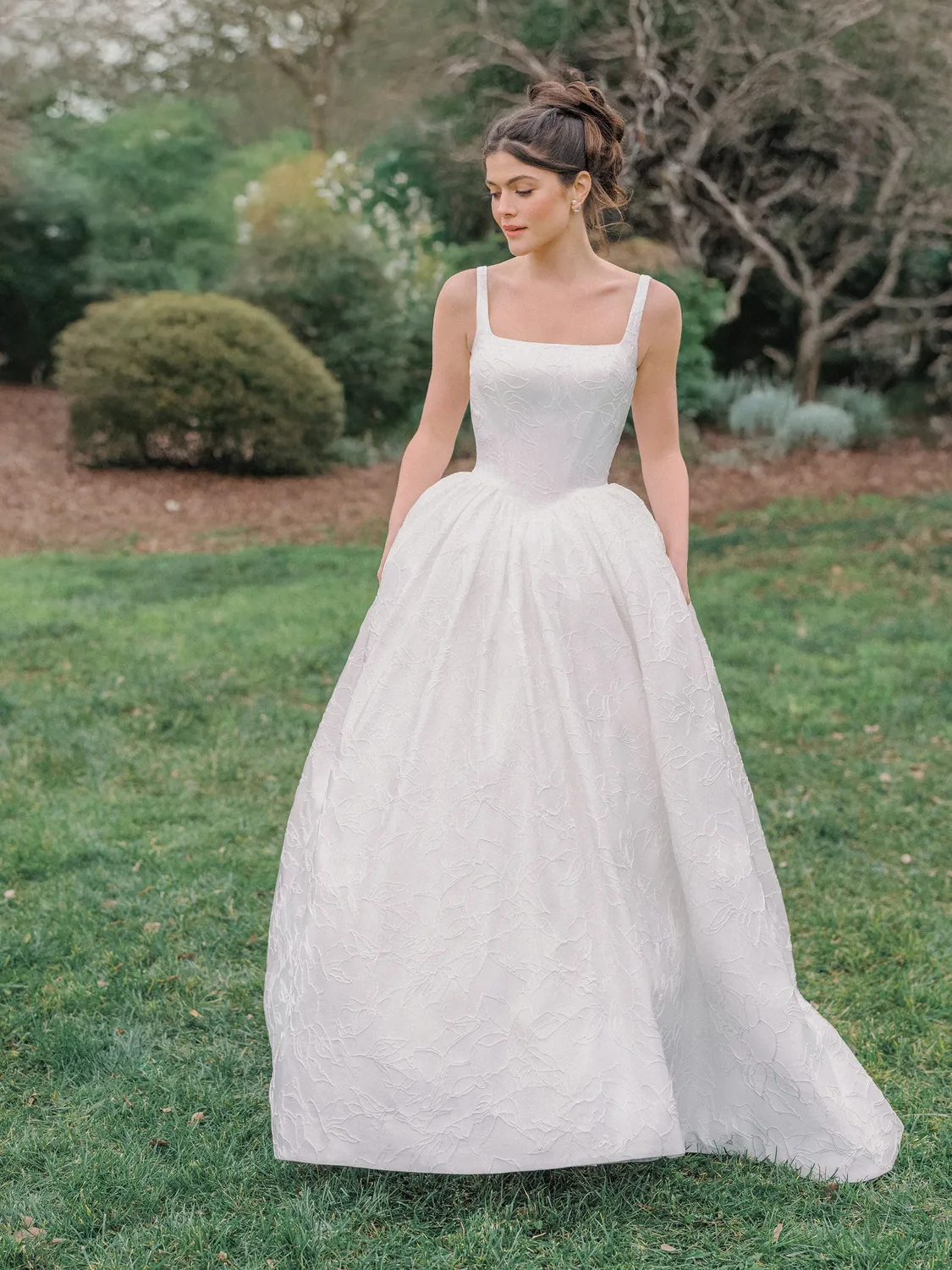 Allure Bridal Allure Romance R3987 brudekjole Ivory satin jacquard balkjole