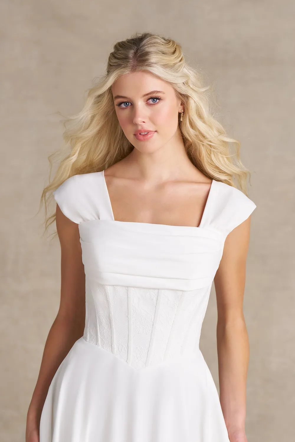 Allure Modest M807 brudekjole Ivory satin firkantet