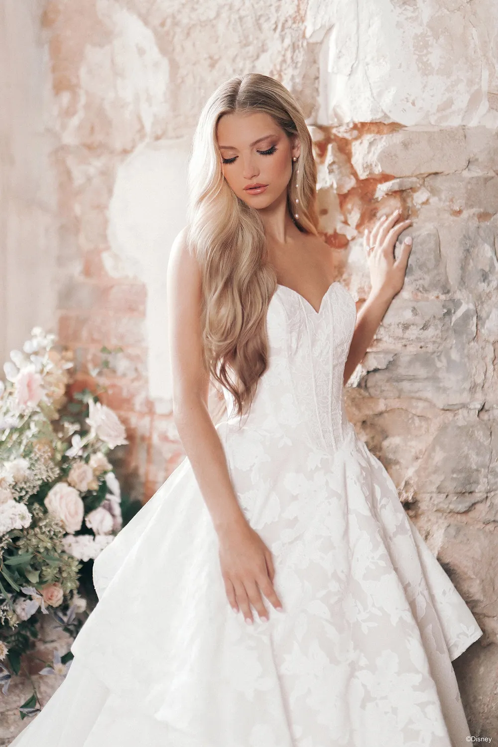 Allure Bridal Disney Fairy Tale Weddings D466 Rapunzel brudekjole Lavender/Ivory blonde ballgown