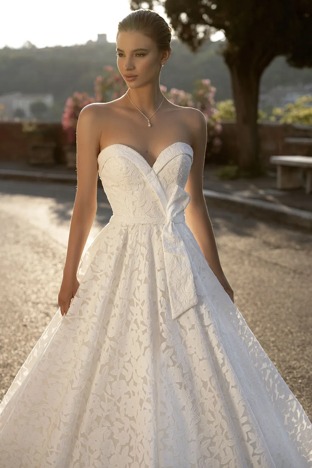 Bella by Eglantine BEL22433 brudekjole