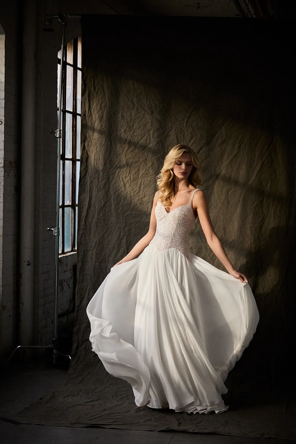 Allure Bridal Madison James MJ1276 Cleo brudekjole chiffon ivory/champagne