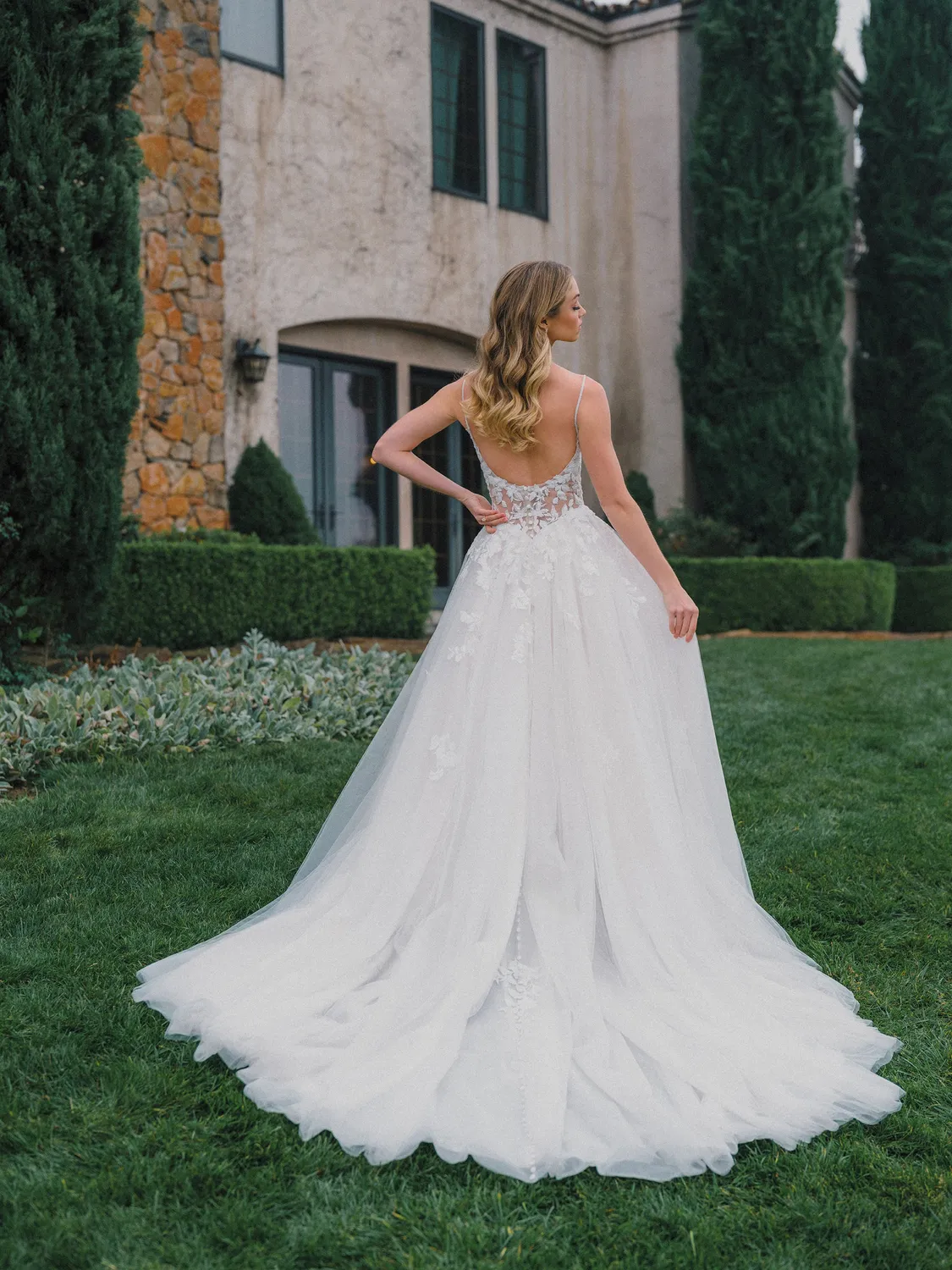 Allure Bridal A1477 brudekjole A-line ivory nude