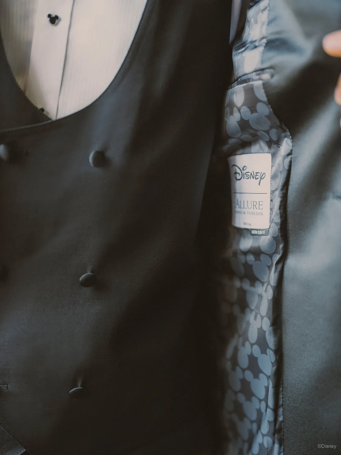 Allure Disney Tuxedo smoking ultra black satinrevers