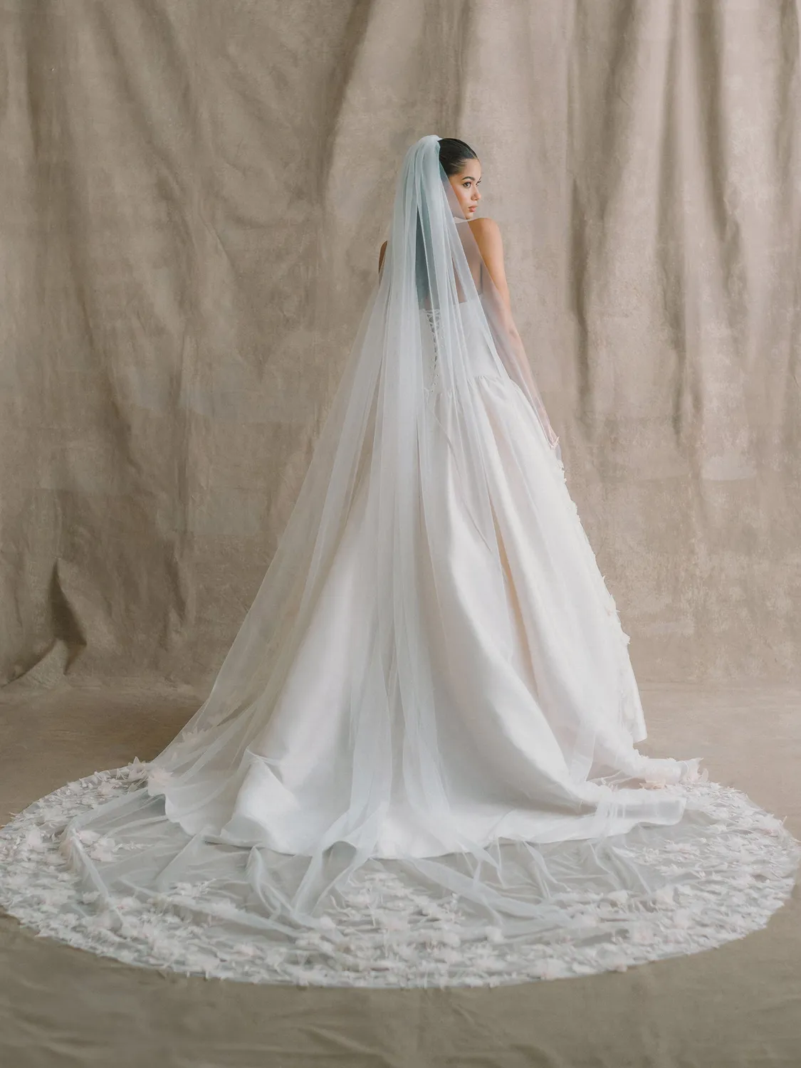 Allure Bridal Abella V096C brudeslør ivory katedral blonde