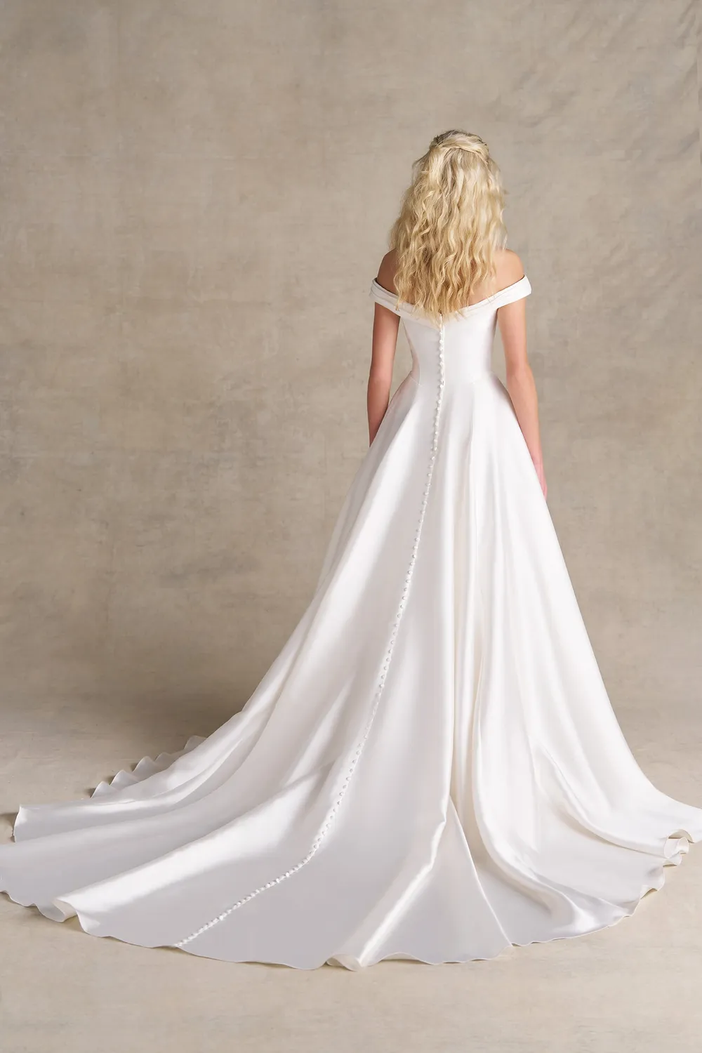 Allure Bridal R3982 brudekjole Ivory mikado sweetheart