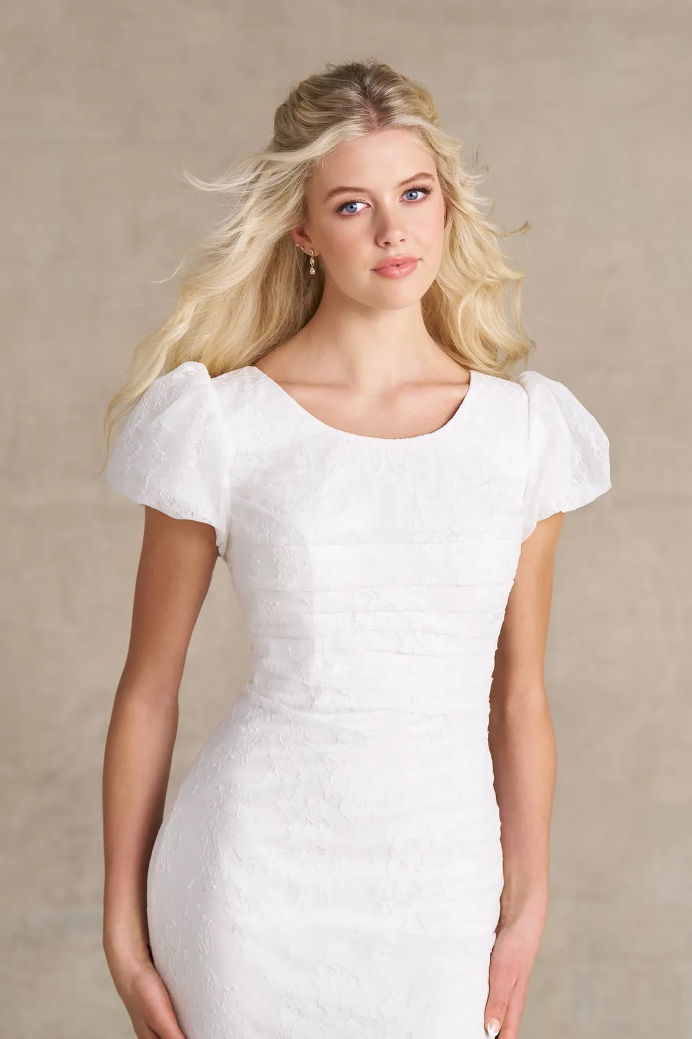 Allure Modest M803 brudekjole i ivory med blonde