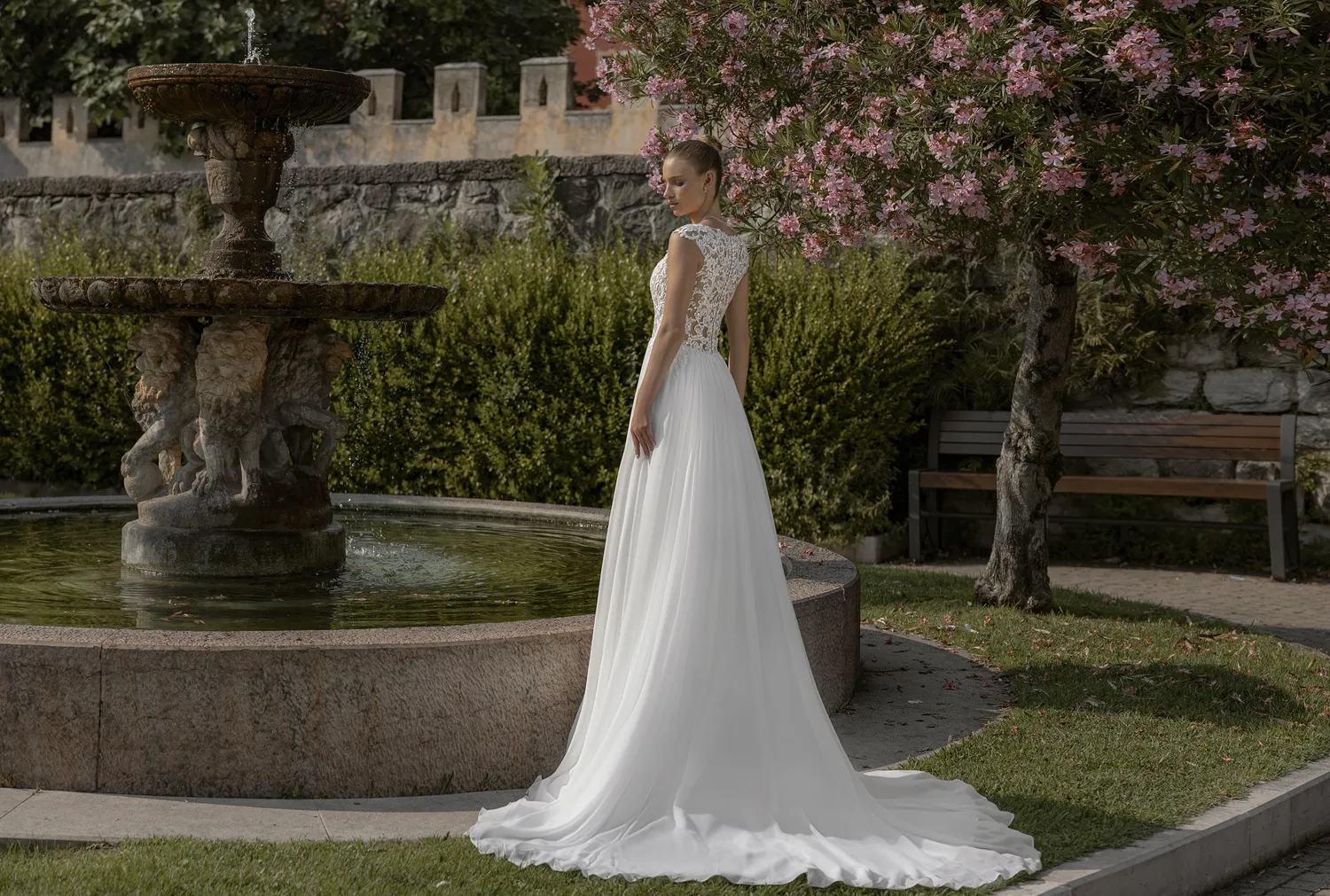 Bella by Eglantine BEL22423 brudekjole