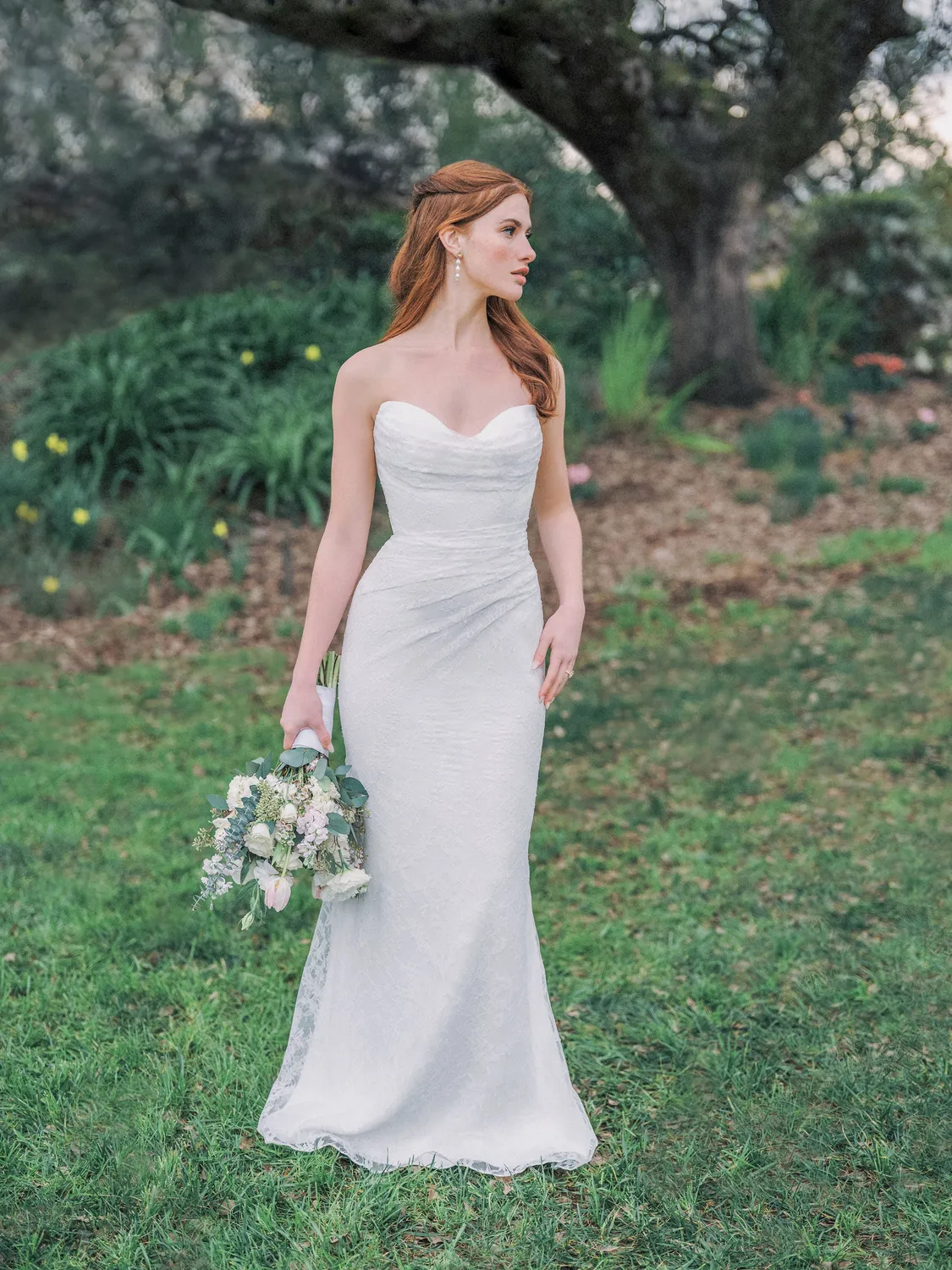 Allure Romance R3990 sheath brudekjole Ivory rynket blonde