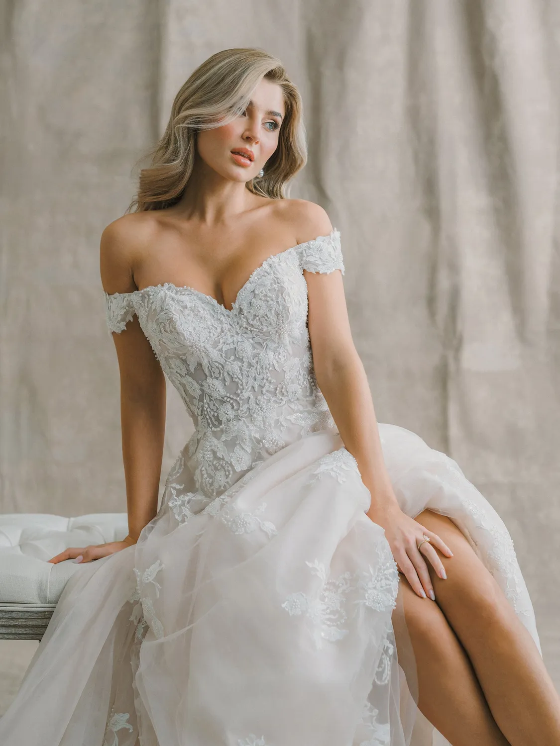 Allure Bridal Abella E607 Audrey brudekjole Desert Champagne perleblonde