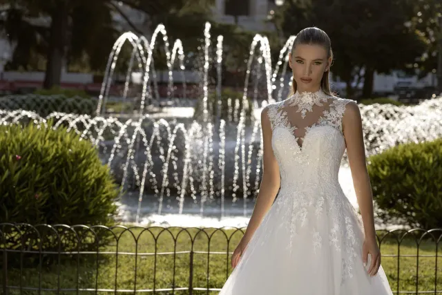 Bella by Eglantine BEL22430 brudekjole