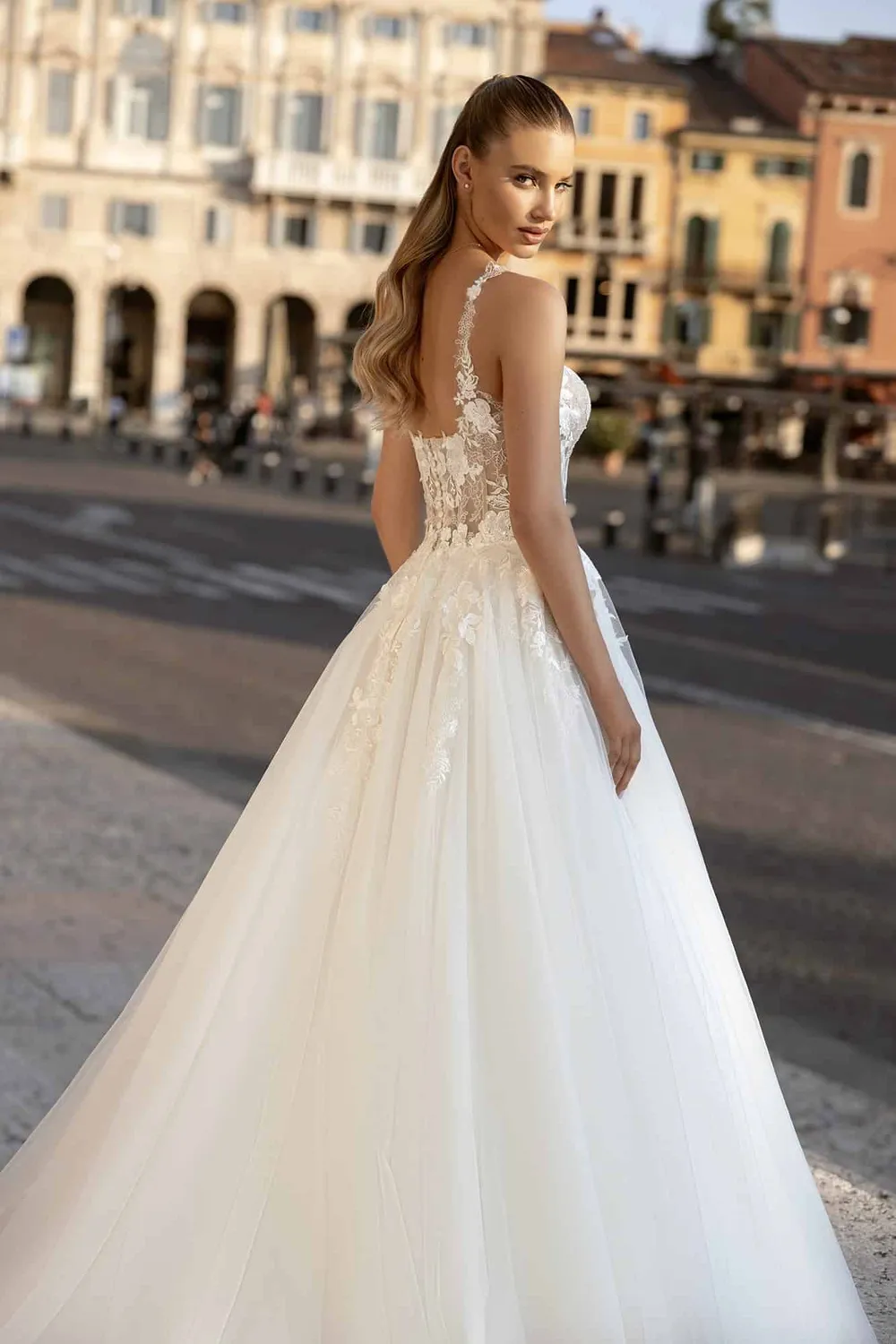 Bella by Eglantine BEL22411 brudekjole fin