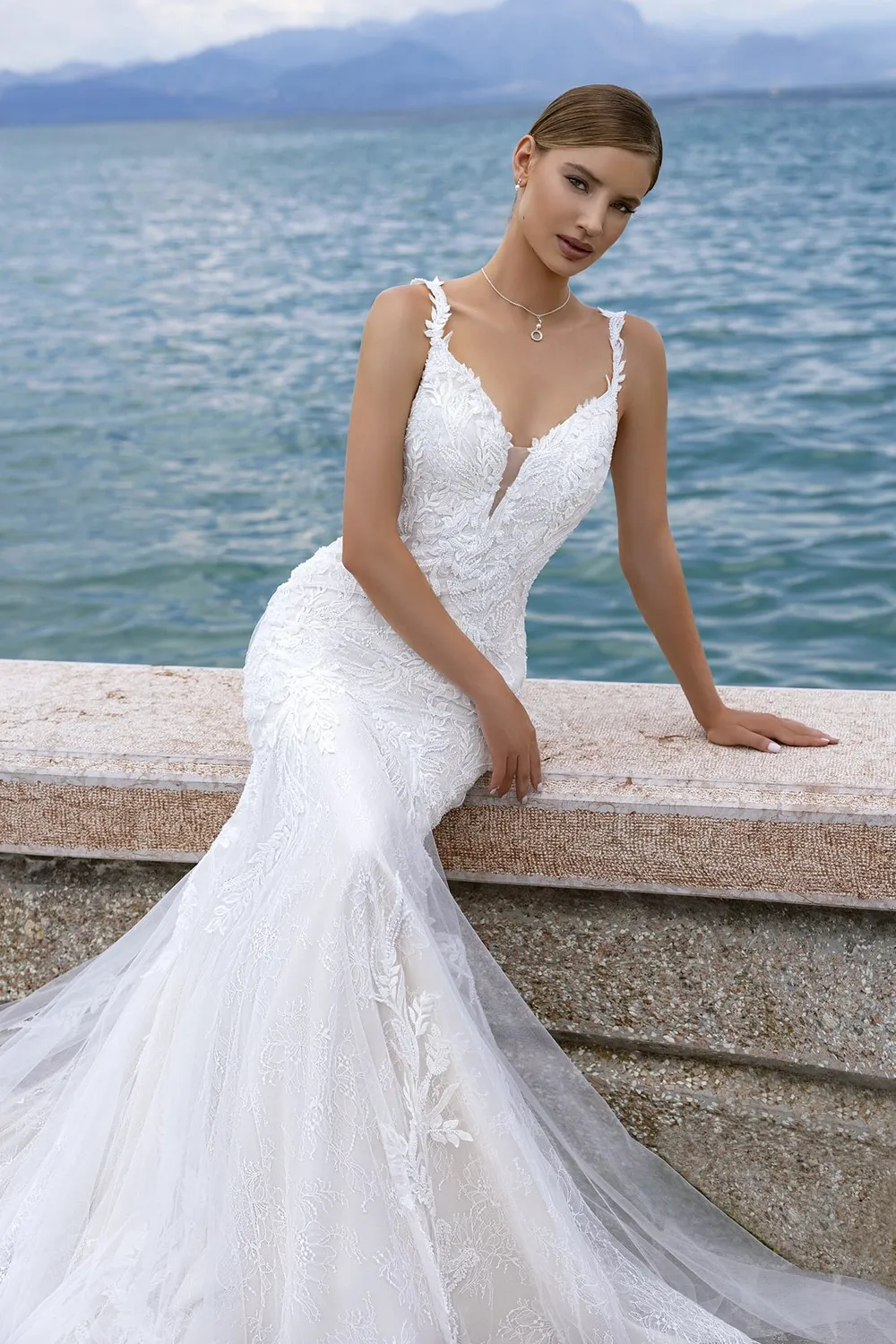 Bella by Eglantine BEL22424 brudekjole