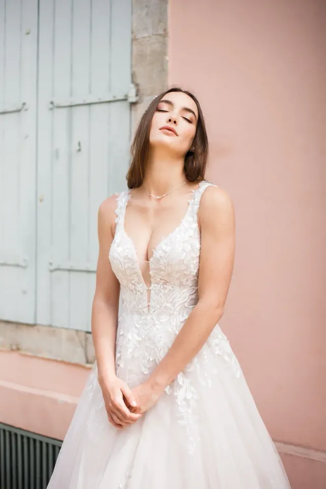 Bella by Eglantine BEL22505 brudekjole