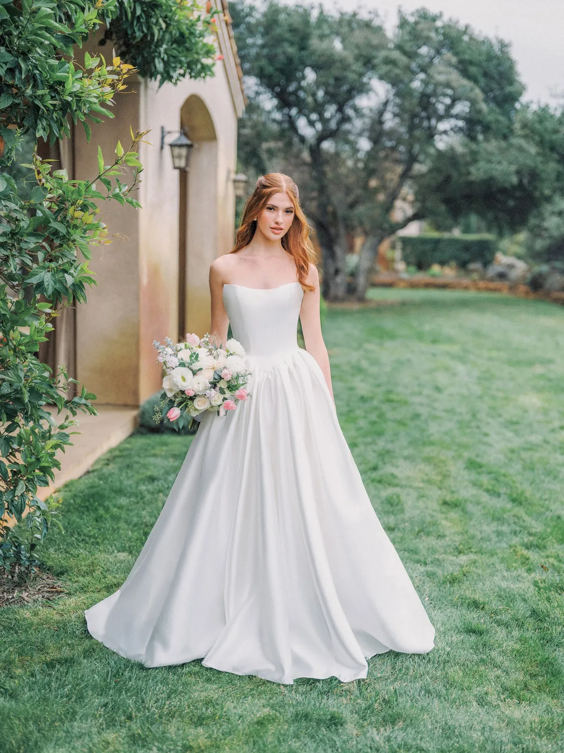Allure Bridal R3978 brudekjole Ivory mikado