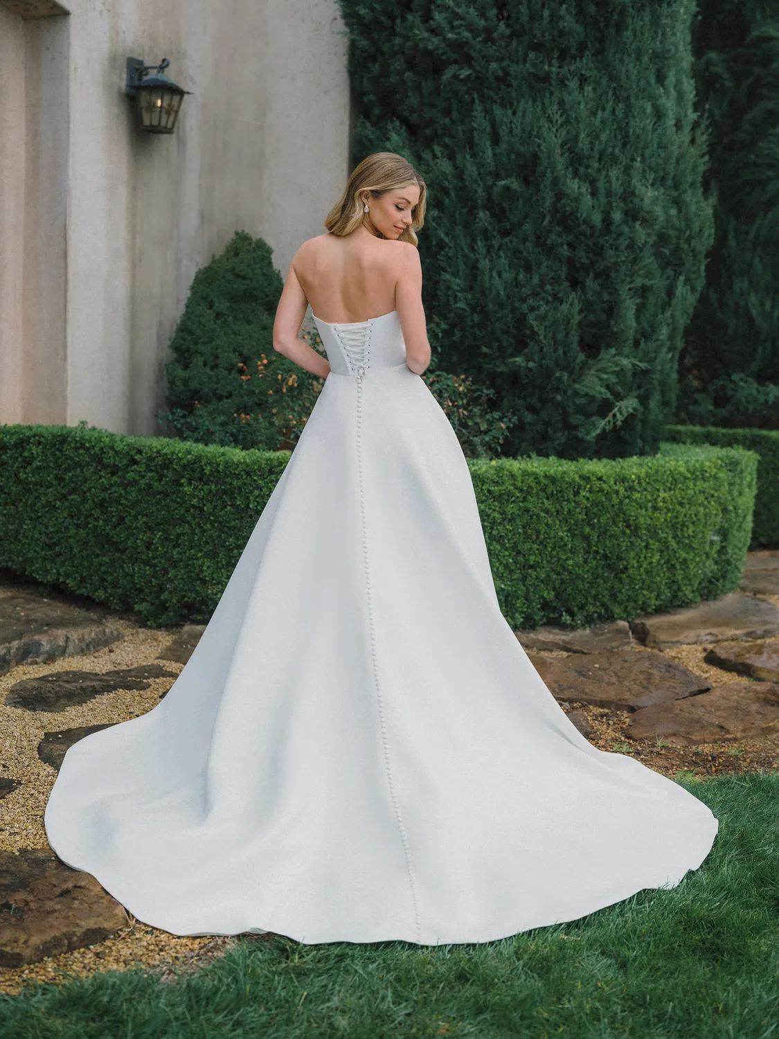 Allure Bridal A1474 brudekjole Ivory satin basque waist