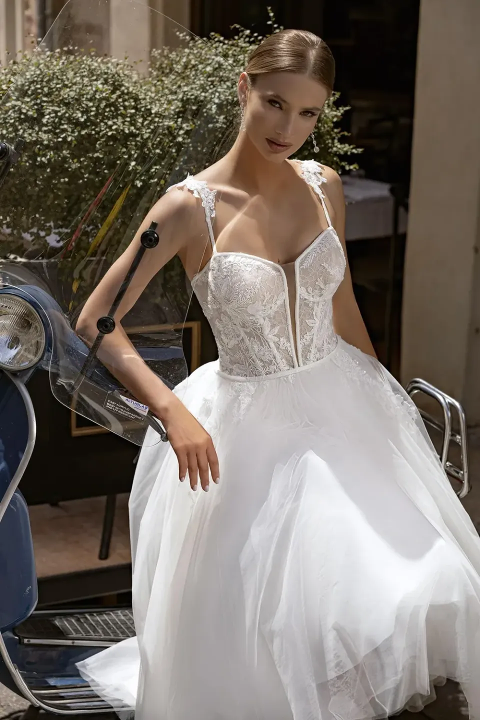 Bella by Eglantine BEL22409 brudekjole til bryllup